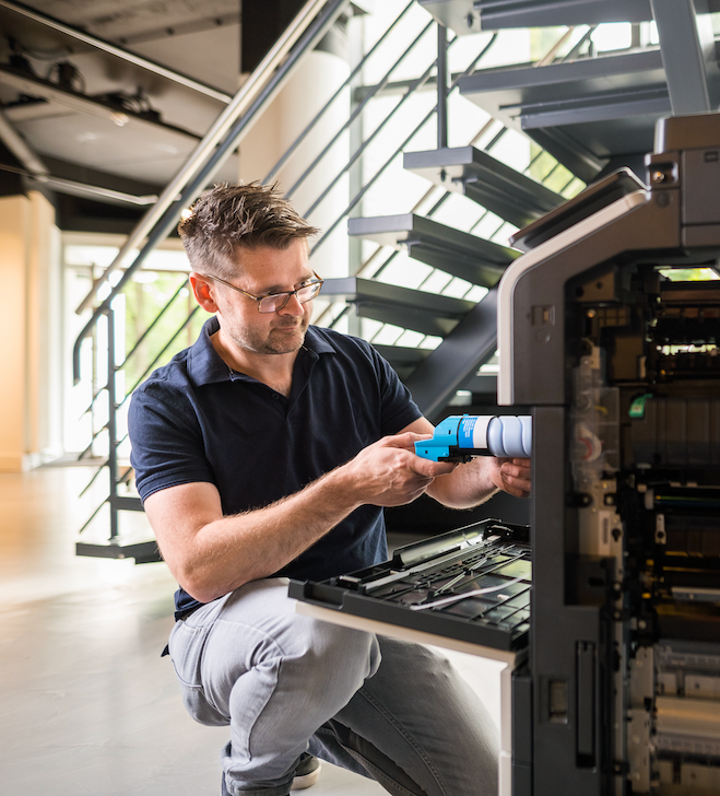 Refurbished zakelijke printer gecontroleerd door servicemonteur